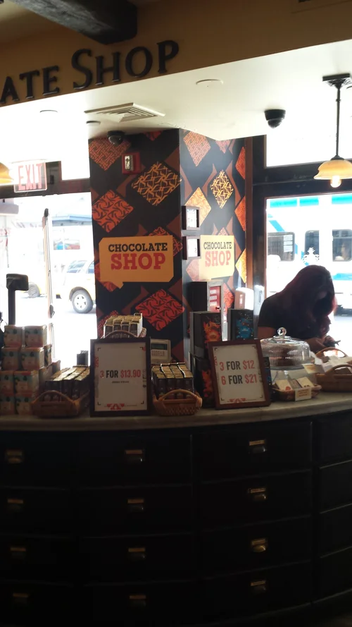 WALLPAPER & INTERIOR work